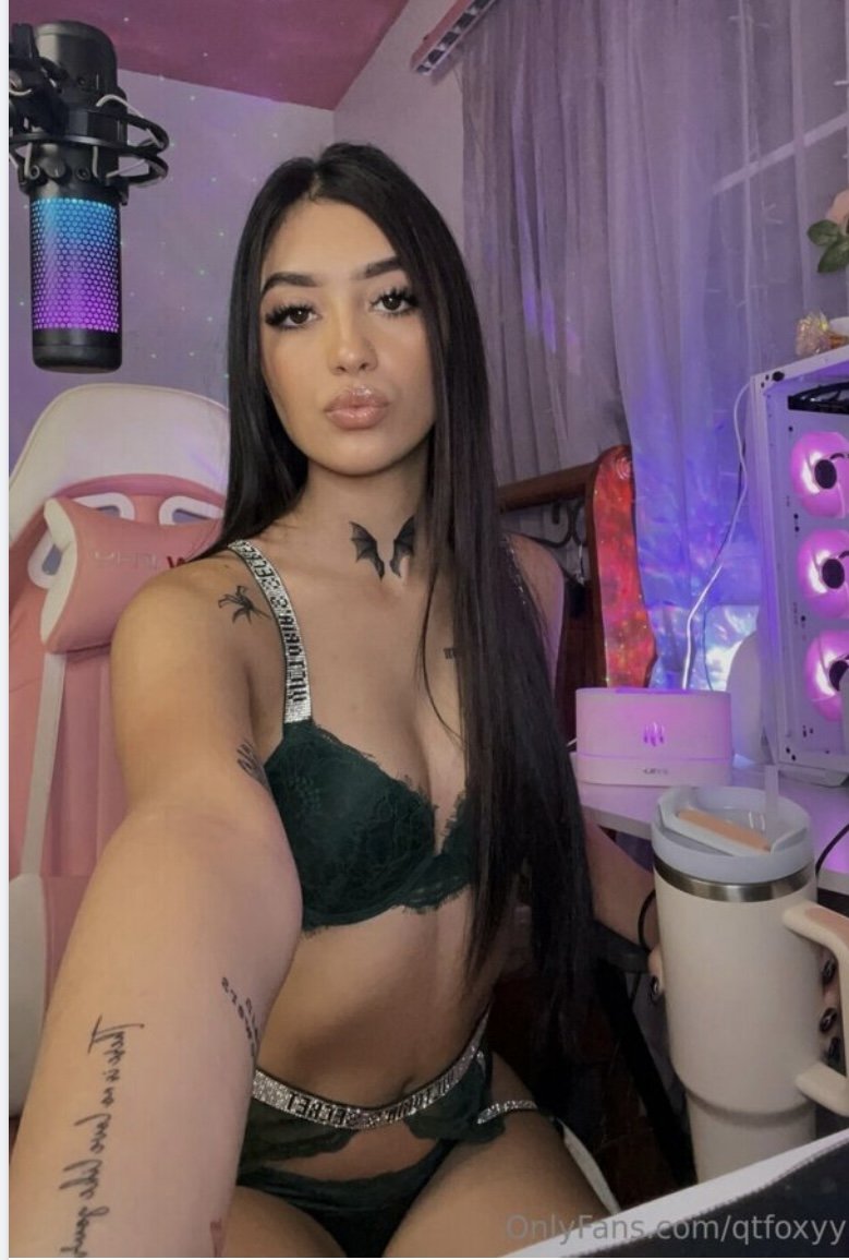 La gamer Foxxy de puerto rico π΅π· quien tiene videos de esta ricura ??? #0eM335dx