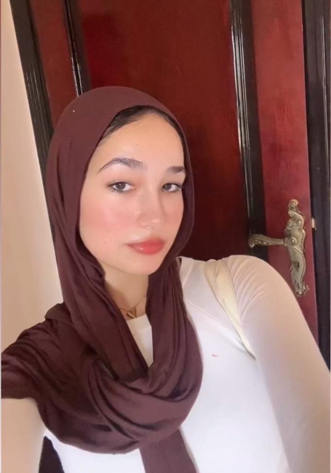 Helpless gooner wanted his sister posted for everyone to see #hWs3pdmz