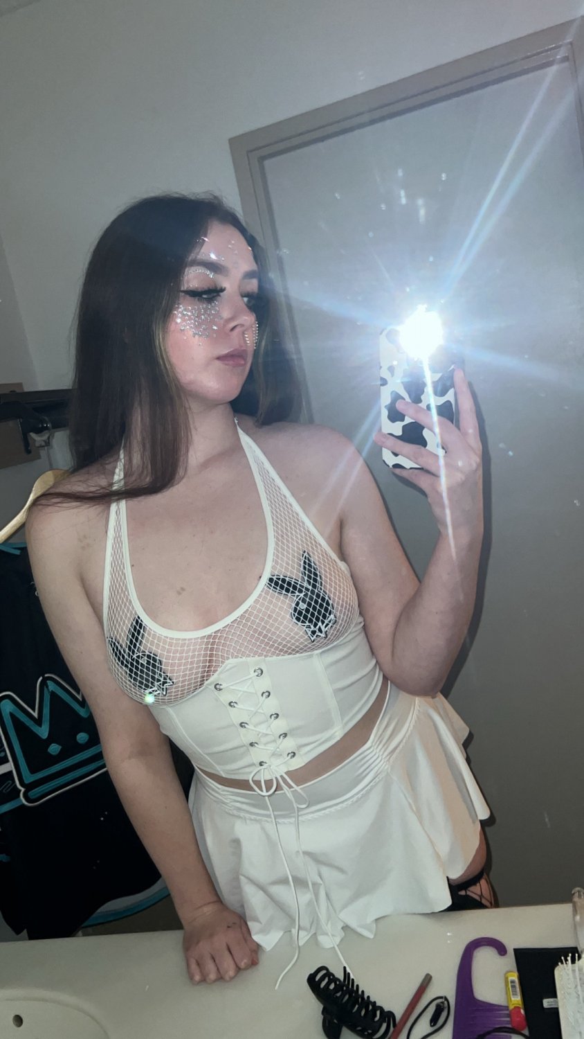 cuck has a phat booty gf #CxHbabO2