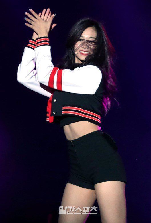 Tzuyu (Twice) Pictures 13 #6JGTcIUl
