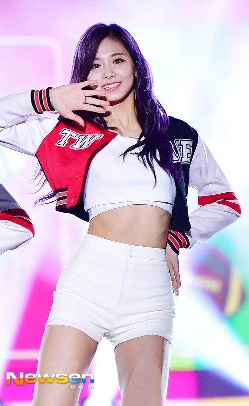 Tzuyu (Twice) Pictures 13 #CuxDPOhB