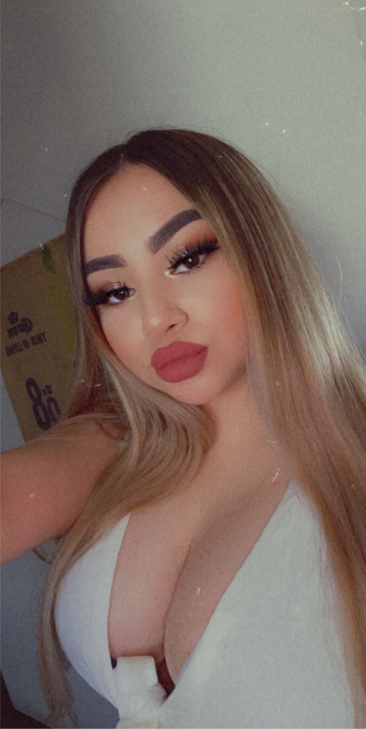 can’t stop gooning to her fat tits #KMRH4CWU